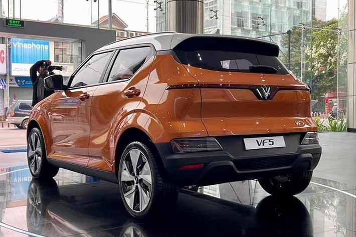 Các lựa chọn trải rộng từ xe mini phục vụ nhu cầu di chuyển trong đô thị đến SUV cỡ nhỏ có phạm vi hoạt động dài hơn. Trong bối cảnh chi phí nhiên liệu tăng và xu hướng điện hóa phương tiện ngày càng rõ, nhóm xe này được dự báo sẽ tiếp tục thu hút sự quan tâm của người tiêu dùng.