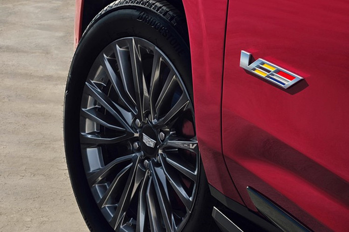 Hennessey cung cấp gói nâng cấp H1000 cho Cadillac Escalade-V 2026 với chế độ bảo hành 3 năm hoặc 36.000 dặm (57.936 km), tùy điều kiện nào đến trước, và sẽ giao xe cho bạn sau khi đã thử nghiệm trên đường lên đến 500 dặm (805 km) để đảm bảo rằng nó đáp ứng được kỳ vọng và mọi chức năng đều hoạt động bình thường.