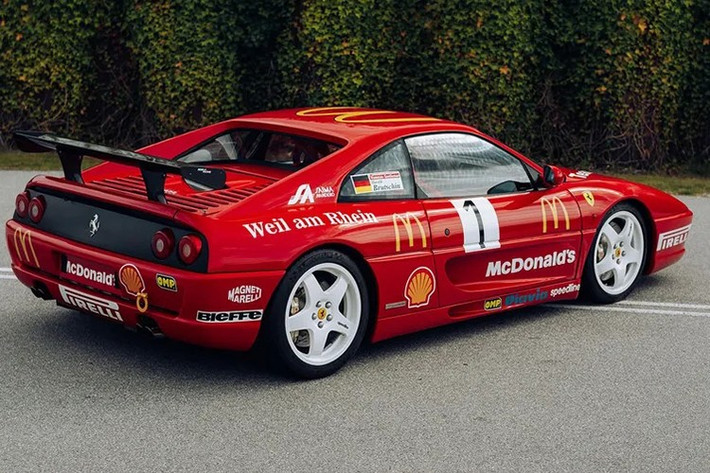 Các xe Ferrari trong series 'Challenge' đều có gói chuyển đổi trị giá 25.000 Euro khoảng 764 triệu đồng, trong đó có ghế đua, dây đai an toàn 6 điểm, khung chống lật, bình chữa cháy, bộ ly hợp thi đấu, hệ thống ống xả trọng lượng nhẹ, bộ phanh hiệu suất cao Brembo được nâng cấp từ F40...