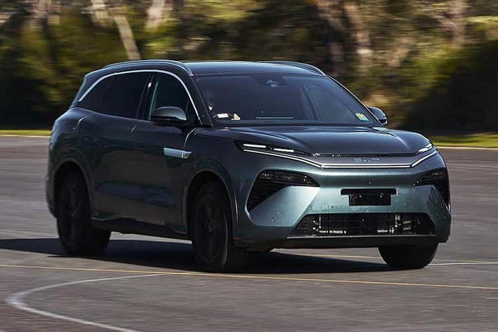 Hiện tại, khách hàng tại Úc đã có thể đặt hàng mẫu xe cao cấp dành cho gia đình, chiếc SUV crossover BYD Sealion 8 2026 bảy chỗ ngồi, mẫu xe “thiết lập lại kỳ vọng về những gì các gia đình nên mong đợi từ một chiếc xe với công nghệ hybrid thông minh và an toàn tiên tiến nhất”.