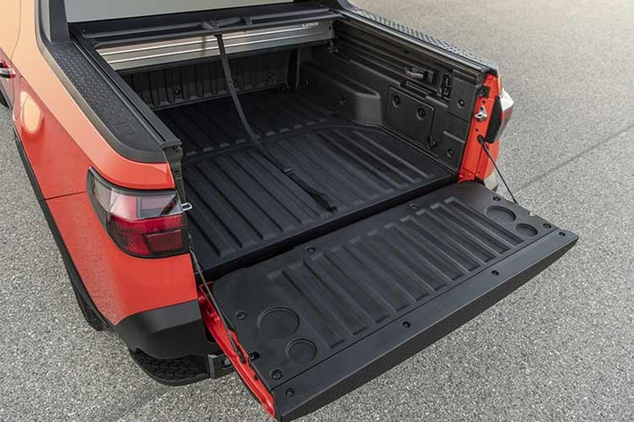 Tại Mỹ, Hyundai chỉ bán được 25.499 chiếc Santa Cruz trong năm 2025, giảm 20% so với năm 2024. Trong khi đó, đối thủ trực tiếp Ford Maverick ghi nhận doanh số 155.051 xe, trong đó có hơn 81.000 xe là phiên bản hybrid – một tùy chọn không có trên Santa Cruz.