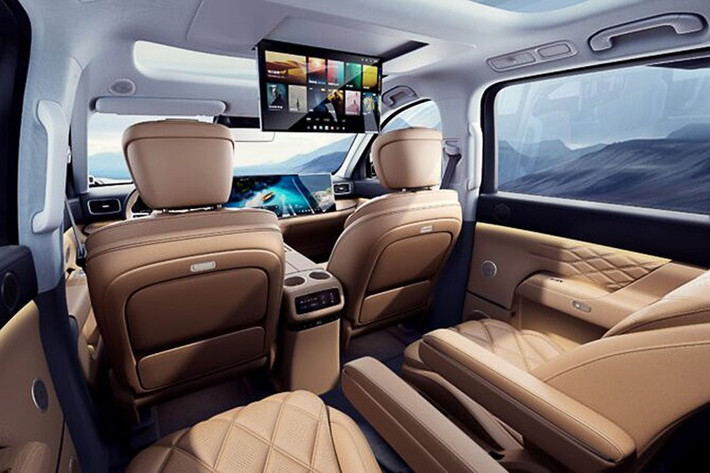 Khác với các mẫu Fulwin khác dùng hệ thống hybrid cắm sạc Kunpeng của Chery, Fulwin T11 sử dụng hệ thống truyền động mở rộng phạm vi hoạt động (EREV). Xe trang bị động cơ 1.5L tăng áp công suất 154 mã lực, kết hợp pin LFP của Gotion với hai tùy chọn dung lượng là 33,68 kWh (phạm vi thuần điện 170 km) và 39,92 kWh cho phạm vi thuần điện 180 km.