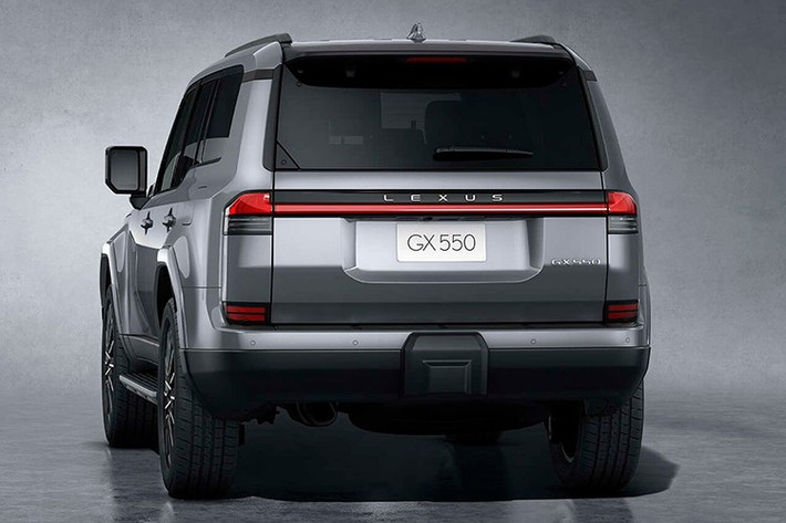 GX550 Overtrail được trang bị hệ thống khóa vi sai cầu sau, hệ thống lựa chọn địa hình Multi-Terrain Select với các chế độ Đất, Cát, Bùn, Đá và chế độ Tự động, cùng với hệ thống kiểm soát đổ đèo Crawl Control. Đặc biệt, phiên bản này còn có hệ thống treo điện tử E-KDSS giúp tự động ngắt kết nối thanh cân bằng tùy theo địa hình, tăng khả năng vận hành vượt địa hình.