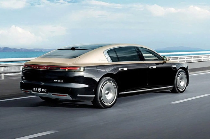 Bloomberg cũng cho biết BMW, Mercedes-Benz và Audi vẫn đang tiếp tục mất thị phần tại thị trường Trung Quốc, gặp khó khăn trong việc theo kịp các đối thủ nội địa về giá bán cũng như công nghệ. Thách thức lớn nhất của Huawei lúc này là duy trì được đà tăng trưởng đó, chứ không chỉ tạo ra sức hút ban đầu.