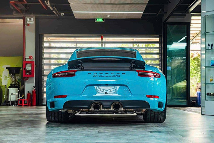 Ngoài hộp số tự động, chiếc xe Porsche 911 Carrera GTS thế hệ mới còn được trang bị thêm hộp số sàn. Tuy nhiên, khi kết hợp cùng hộp số 7 cấp ly hợp kép PDK.