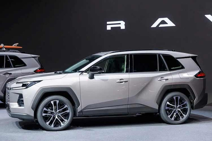 Trong đó, bản LTD HEV AWD nhiều khả năng được phát triển dựa trên cấu hình "Core", còn bản ADV HEV AWD hướng đến phong cách thể thao hơn, tương tự biến thể “Adventure” đang được bán tại các thị trường quốc tế.