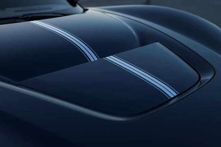 Rimac Nevera R Founder's Edition được trang bị 4 động cơ điện và công nghệ torque-vectoring, cho ra công suất tối đa 2.107 mã lực và mô-men xoắn cực đại 2.340 Nm.