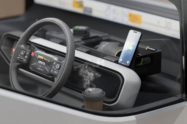 Hệ thống mô-đun cũng cho phép tùy chỉnh nội thất và các bộ phận ngoại thất theo nhiều cách khác nhau để phù hợp với nhiều nhu cầu khác nhau. Bên trong, mọi thứ đều rất tiện dụng, với táp-lô đơn giản chứa các nút điều khiển cho các chức năng chính như chọn số và điều hòa không khí.