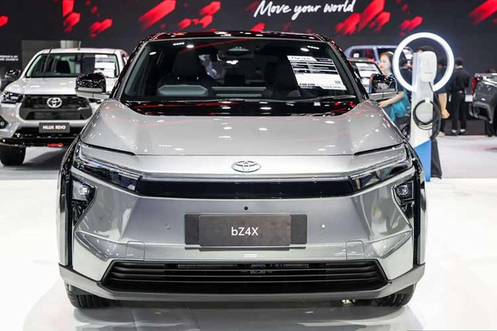 Dự đoán, sau một số thị trường Đông Nam Á như Philippines, Indonesia và Thái Lan - mẫu xe SUV điện Toyota bZ4X 2026 cũng sẽ sớm được đưa về Việt Nam. Trước đó, mẫu xe này cũng đã từng được đưa về nước ta nhưng mới chỉ ở dạng concept và chưa có kế hoạch phân phối bản thương mại chính thức.