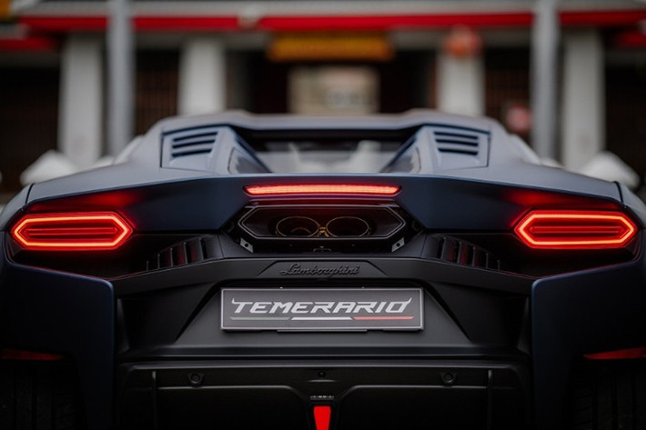 Temerario được trang bị hệ thống phanh carbon ceramic với đĩa phanh 410 x 38 mm phía trước và 390 x 32 mm phía sau, đi cùng kẹp phanh monoblock nhôm cố định 10 piston phía trước, 4 piston phía sau.