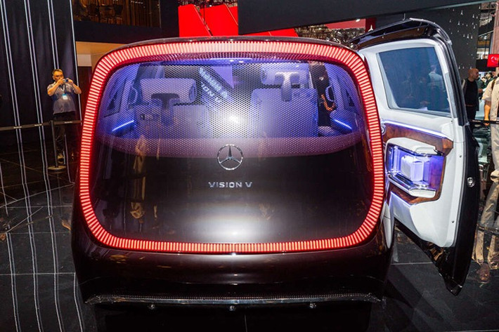 VLE không đơn thuần là một phiên bản điện hóa của V-Class, mà là đại diện cho ngôn ngữ tạo hình mới, nơi yếu tố sang trọng hiện đại, công nghệ số và trải nghiệm cao cấp được đặt lên hàng đầu.