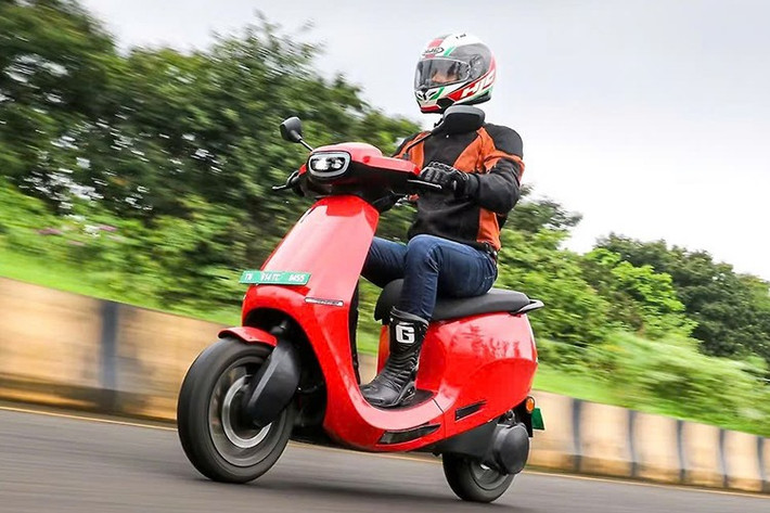 Theo kế hoạch, Ola sẽ mở đặt hàng tại Ấn Độ từ 20/10 và bắt đầu giao xe từ tháng 1/2026. Ngoài bản Sport, hãng còn tung ra hai lựa chọn khác là S1 Pro+ và Roadster X+, đều được trang bị pin 4680 Bharat.