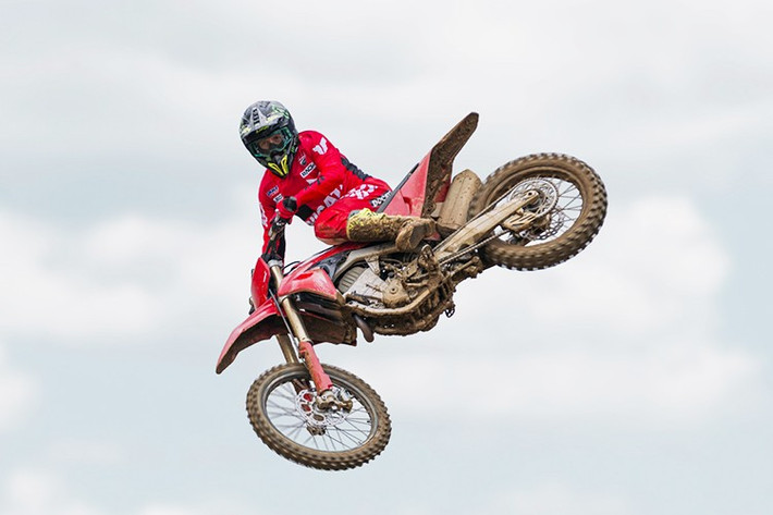 Hành trình phuộc của mẫu xe cào cào địa hình này chưa được tiết lộ nhưng sẽ vào khoảng 300mm, với tỷ lệ van và lò xo được thiết lập phù hợp cho vai trò mới của phuộc.