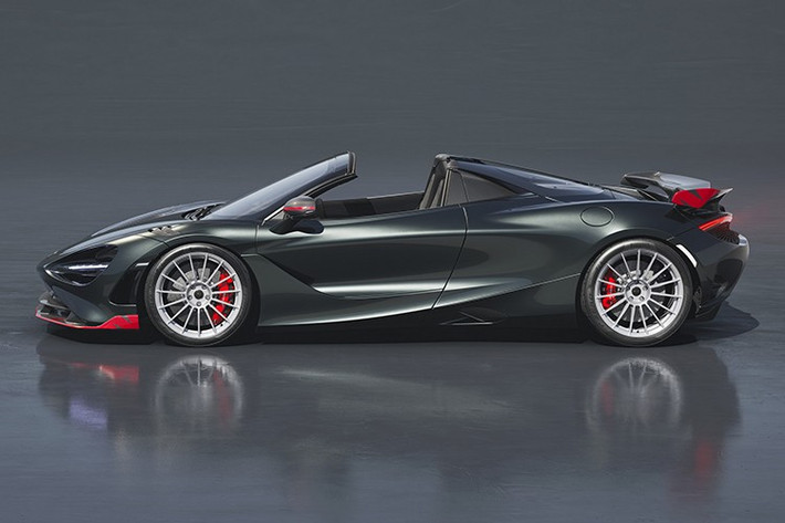 Về nội thất, McLaren đã chọn trang bị cần số và bàn đạp lấy cảm hứng từ F1 GTR, được sơn vàng để tăng thêm sự sang trọng, ba phiên bản bọc Alcantara và một tấm bảng riêng cũng được hoàn thiện bằng vàng. Thương hiệu riêng trên tựa đầu và tay vịn hoàn thiện những nâng cấp trong cabin.