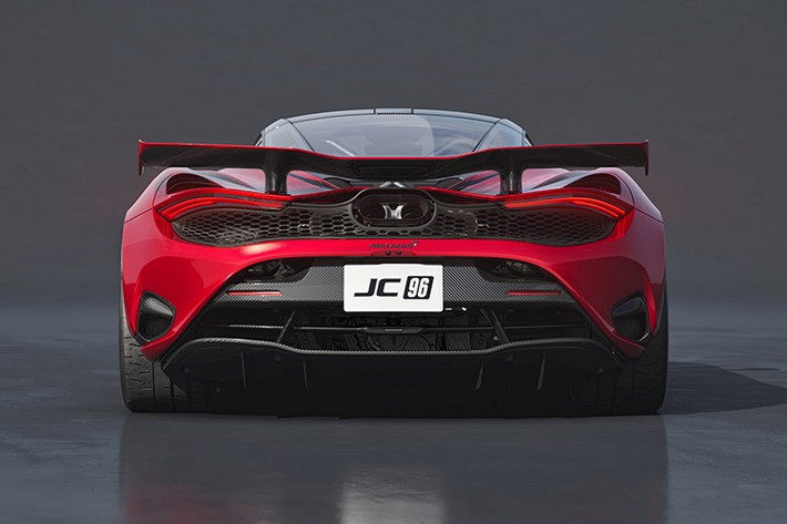 Để 61 chiếc xe tỏa sáng rực rỡ trong bóng tối như dưới ánh mặt trời, McLaren đã lắp đặt hệ thống đèn viền nội thất 12 màu, cũng như đèn cho khoang động cơ, đảm bảo mọi người đều nhận thấy sức mạnh khủng khiếp ẩn giấu bên trong, cũng như tiếp thu phong trào độ xe màu sắc ở Nhật Bản, với các đèn chớp.