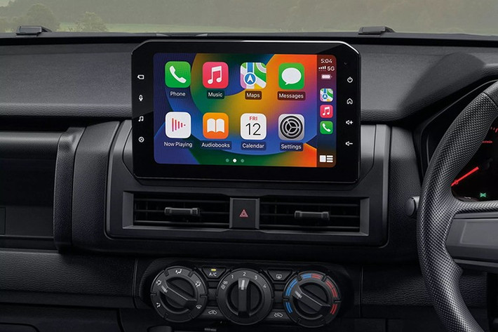 Dù là phiên bản tiêu chuẩn, Triton Street vẫn sở hữu một số trang bị tiện ích như: màn hình giải trí 10 inch, ghế nỉ, 3 túi khí, hệ thống âm thanh 2 loa, hỗ trợ khởi hành ngang dốc và phanh giảm thiểu va chạm phía trước (FCM).