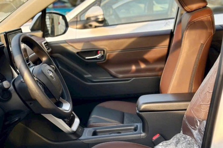 Phiên bản 2.0G tiếp tục được trang bị động cơ 2.0L sản sinh công suất cực đại 172 mã lực, mô-men xoắn cực đại 205 Nm kết hợp với hộp số tự động vô cấp Direct shift CVT như của phiên bản 2.0V giúp khởi hành mạnh mẽ và vô cùng êm ái.