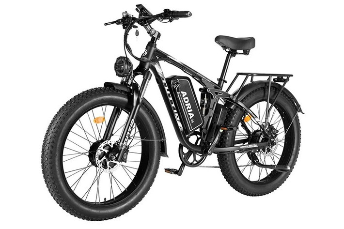 Yên xe mềm mại hơn - có một vài lò xo - và lốp xe, trong đó lốp xe, khi được bơm đúng áp suất, cũng có thể vượt qua nhiều loại địa hình và kéo dài thời gian sử dụng xe Adria26 vượt xa những tháng mùa hè, thậm chí là vào mùa đông. Tổng cộng, Adria26 có thể tạo ra mô-men xoắn 230 Nm.