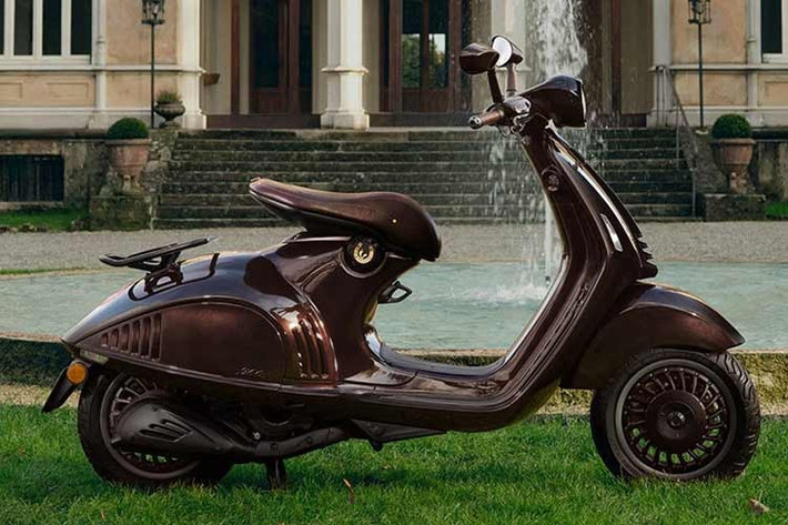 Tại thị trường Việt Nam, giá bán của siêu phẩm này đang là ẩn số nhưng chắc chắn sẽ không hề rẻ. Dựa trên mức giá 460 triệu đồng của bản Rắn năm 2025, giới kinh doanh xe nhận định giá Vespa 946 Horse khi về nước có thể dễ dàng vượt mốc nửa tỷ đồng.