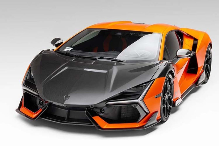 Nếu bạn muốn sở hữu trọn gói, hãy chuẩn bị chi tiêu thật nhiều vì nó sẽ ngốn của bạn 53.475 đô la. Con số này còn đắt hơn cả một chiếc VW Golf R hoàn toàn mới, có giá bán lẻ đề xuất khởi điểm là 47.100 đô la tại thị trường Mỹ. Tuy nhiên, nó chỉ là tiền lẻ so với bộ kit sợi carbon của DMC có thể lên tới 388.888 đô la.