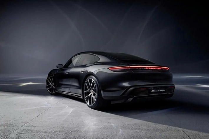 Taycan Black Edition 2026 là sự kết hợp giữa hiệu năng vận hành mạnh mẽ, thiết kế đậm chất thể thao và danh sách trang bị vượt trội trong tầm giá. Đây sẽ là lựa chọn hấp dẫn dành cho những khách hàng yêu xe điện nhưng vẫn đề cao cảm giác lái, cá tính thiết kế và tiện nghi sang trọng.