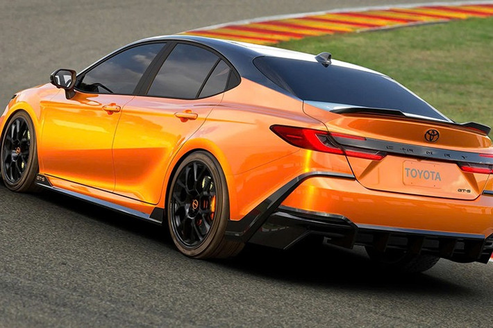 Được phát triển bởi CALTY Design Research, trung tâm thiết kế của Toyota tại Bắc Mỹ, Camry GT‑S Concept được giới thiệu như “biểu tượng hiệu năng mới của dòng Camry”.
