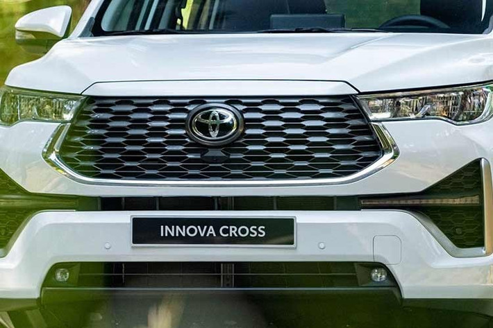 Theo đó, xe hybrid tự sạc (HEV) sẽ được áp mức thuế tiêu thụ đặc biệt bằng 70% so với xe xăng, dầu cùng chủng loại. Để được giảm thuế tiêu thụ đặc biệt, xe hybrid tự sạc (HEV) phải đáp ứng điều kiện tỷ trọng xăng sử dụng không quá 70% số năng lượng sử dụng do Chính phủ quy định.