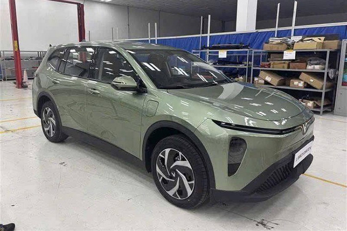 Kể từ khi được VinFast công bố vào tháng 1/2025, mẫu xe MPV điện Vinfast Limo Green 2025 mới đã gây chú ý bởi định hướng rõ ràng: trở thành phương tiện chạy dịch vụ vận tải hành khách với chi phí vận hành thấp, thân thiện với môi trường.