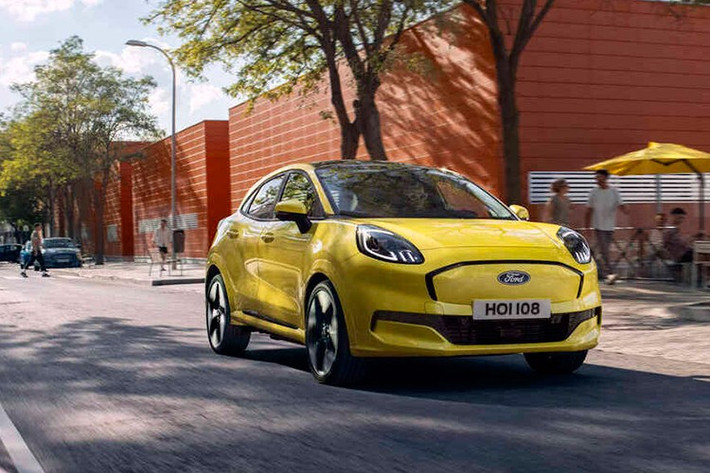 Ford vừa chính thức giới thiệu phiên bản 2026 của mẫu SUV điện cỡ nhỏ Puma Gen-E với hàng loạt nâng cấp tập trung vào hiệu suất và công nghệ. Đây là phiên bản cải tiến nhẹ của mẫu xe ra mắt cuối năm 2024, hiện đã được tinh chỉnh để tăng tầm hoạt động và nâng cao trải nghiệm người dùng.