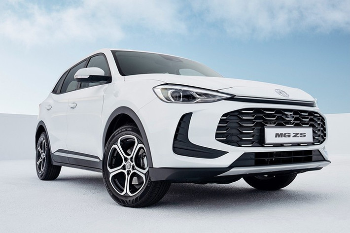 MG ZS Vibe phiên bản 2026 hiện được trang bị động cơ tăng áp 1.5 lít tiêu chuẩn với hộp số CVT, sản sinh công suất 168 mã lực và mô-men xoắn 275 Nm. Con số này mạnh hơn 54% so với động cơ 1.5 lít hút khí tự nhiên hiện hành, trong khi mô-men xoắn đã tăng khoảng 30% so với mức trung bình của phân khúc.