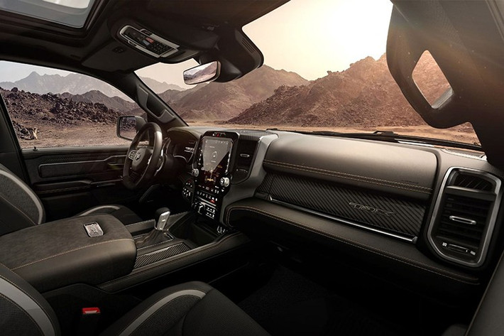 Do đó, nếu bạn là một người hâm mộ xe bán tải Ram 1500 TRX và không muốn mua một chiếc xe đã qua sử dụng, bạn sẽ phải đợi thêm một thời gian nữa mới có thể đặt hàng một chiếc xe hoàn toàn mới. Nhiều khả năng, nhà sản xuất ô tô, hoạt động dưới sự quản lý của Stellantis, sẽ mở sổ đặt hàng ngay sau khi ra mắt, có thể sớm nhất là vào năm 2026.