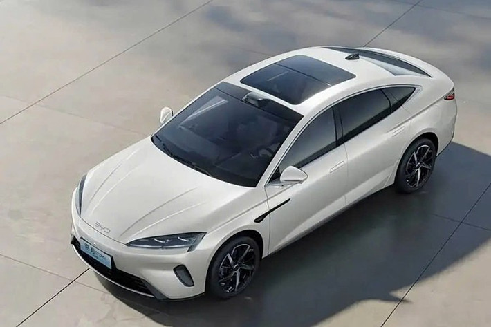 Dự kiến, mẫu xe sedan BYD Seal 07 EV thuẩn điện sẽ được ra mắt tại thị trường quê nhà Trung Quốc vào năm sau, sau đó sẽ là các thị trường khác và rất có thể sẽ sớm bán tại Việt Nam.