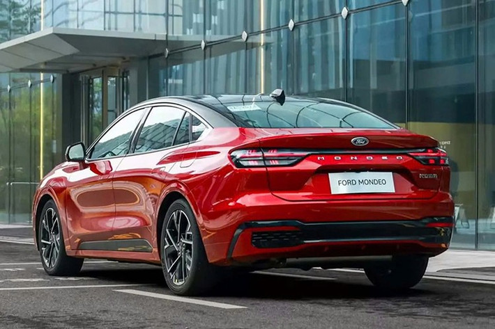 Đặc biệt, tại Trung Quốc và Trung Đông, dòng xe sedan Ford Modeo này không chỉ tồn tại mà còn liên tục được làm mới, thu hút sự chú ý với những nâng cấp ấn tượng. Điều này tạo nên một sự tương phản thú vị trong chiến lược sản phẩm toàn cầu của hãng xe thương hiệu Mỹ.