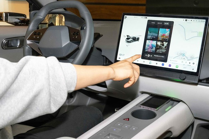 Tuy nhiên, mẫu xe SUV Hyundai Tucson thế hệ mới dự kiến sẽ có những thay đổi mang tính cách mạng, bao gồm hệ thống giải trí Pleos thế hệ mới và các công nghệ hỗ trợ lái bán tự động nhằm tối ưu trải nghiệm người dùng.