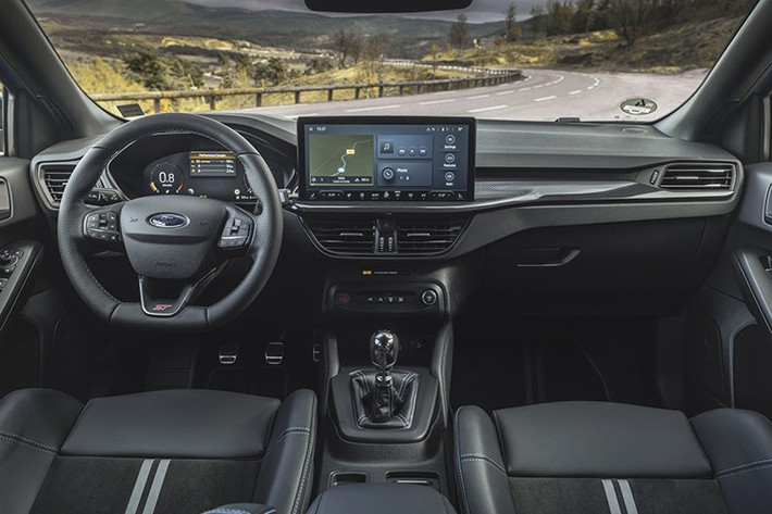 Và Ford đã theo kịp xu hướng đó. Focus đã trở thành một mẫu xe toàn cầu, cuối cùng thay thế các mẫu xe nhỏ gọn địa phương bằng một công thức duy nhất, hiệu quả ở Berlin cũng như ở Boston.