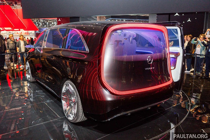 Xe sở hữu cụm pin dung lượng từ 90 kWh đến gần 120 kWh, cho phạm vi hoạt động trên 500 km theo chuẩn WLTP ở bản cao cấp. Tất cả các phiên bản đều hỗ trợ sạc nhanh DC công suất lên tới 350 kW nhờ kiến trúc điện 800V.