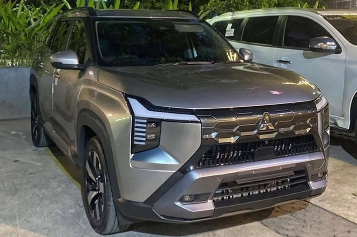 Mitsubishi Destinator đã chính thức được thông báo lịch ra mắt vào ngày 1/12 tại TP.HCM. Mẫu SUV 7 chỗ hoàn toàn mới này hứa hẹn sẽ tạo ấn tượng, nhờ thiết kế hiện đại, khả năng vận hành ấn tượng và loạt công nghệ thông minh.