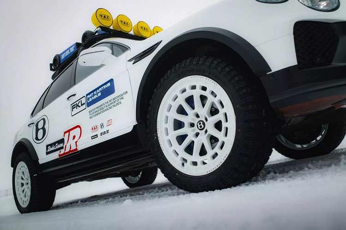 Giờ đây, Bentayga X Concept tập trung vào trải nghiệm off-road vượt trội hơn. Hãng xe sang đang thăm dò thị trường để xem liệu những khách hàng giàu có thực sự muốn trải nghiệm cảm giác phiêu lưu khám phá địa hình hay không. Với sự ưa chuộng hiện nay dành cho những chiếc SUV địa hình mạnh mẽ, đây có vẻ là một lựa chọn khá an toàn.