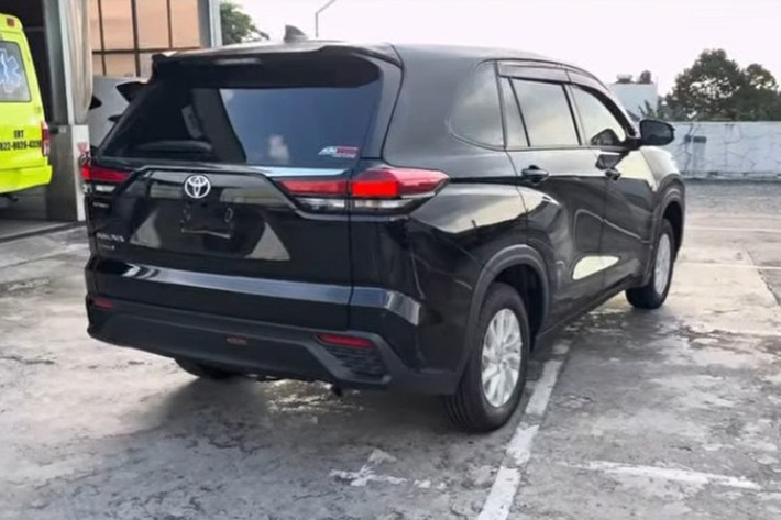 Phiên bản “base” MT của Toyota Innova Cross 2026 về Việt Nam được kỳ vọng giữ mức giá dễ tiếp cận và phù hợp cho khách hàng kinh doanh vận tải – nhóm đối tượng từng tạo nên thành công cho các thế hệ Innova trước đây.