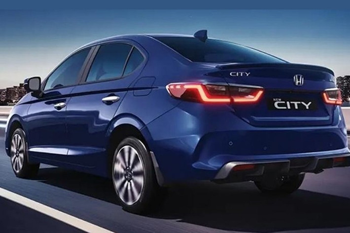 Honda City 2026 dự kiến sẽ tiếp tục sử dụng các tùy chọn động cơ hiện có. Các phiên bản tiêu chuẩn dùng động cơ xăng 4 xi-lanh, hút khí tự nhiên, dung tích 1.5L, cho công suất tối đa 121 mã lực và mô-men xoắn cực đại 145 Nm, kết hợp với hộp số sàn 6 cấp hoặc hộp số tự động CVT.