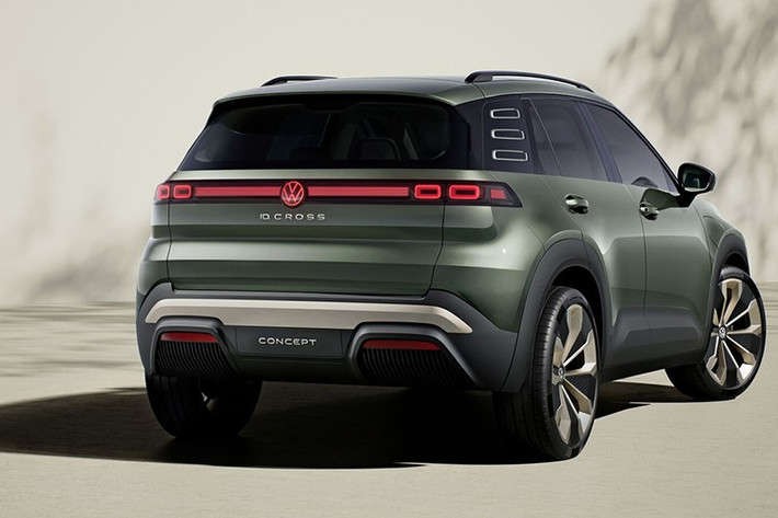 "Trái tim" của Volkswagen ID. Cross là mô-tơ điện nằm trên cầu trước, cho công suất tối đa 208 mã lực. Hiện hãng Volkswagen chưa công bố dung lượng pin, chỉ cho biết xe có phạm vi di chuyển 420 km theo chu trình WLTP.