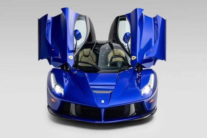 Có tổng cộng 499 chiếc LaFerrari được sản xuất và mức giá trên thị trường xe cũ ở mức 3 đến 3,5 triệu USD, tuỳ vào số odo. Tuy nhiên, giá trị của những chiếc LaFerrari không còn nằm ở odo, chất lượng xe mà chính là câu chuyện bên trong nó.
