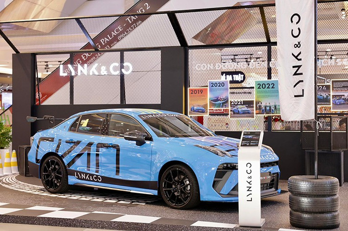 Mức giá xe Lynk & Co 03 TCR từng được tiết lộ là 148.000 EUR (tương đương khoảng 172.453 USD, quy đổi 4,53 tỷ đồng).