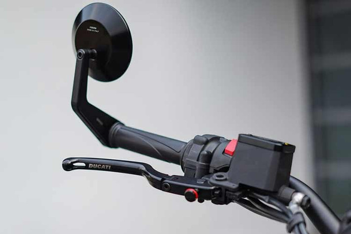 "Trái tim" của xe là khối động cơ L-Twin dung tích 803 phân khối, sản sinh công suất 73 mã lực và mô-men xoắn cực đại 65,2 Nm, đi kèm hộp số 6 cấp.