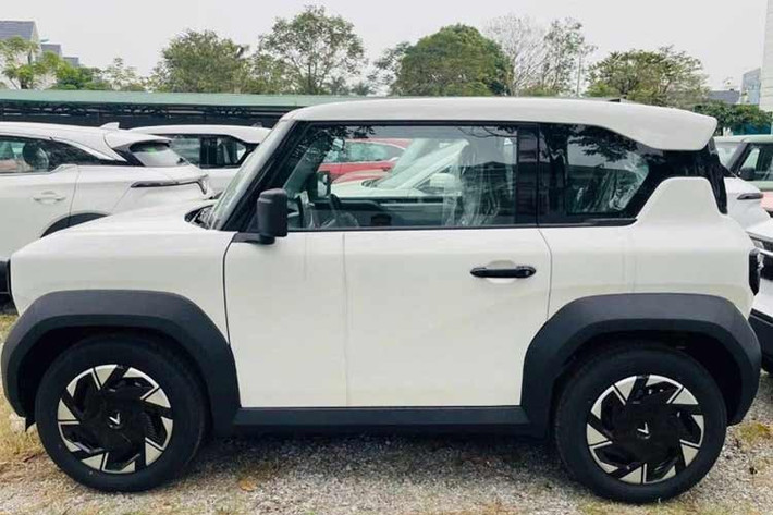 Đáng chú ý, khả năng sạc nhanh của mẫu xe mini điện VF3 nhà Vinfast vẫn được duy trì ở mức ấn tượng, chỉ mất khoảng 36 phút để nạp từ 10% lên 70% pin, giúp người dùng yên tâm hơn trong các hành trình bận rộn.