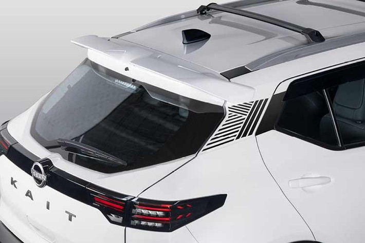 Động cơ xăng 1.2L 3 xi-lanh chỉ đóng vai trò phát điện, kết hợp pin lithium-ion dung lượng 2,06kWh. Cấu hình này giúp xe vận hành êm ái như xe điện nhưng vẫn thuận tiện trong việc tiếp nhiên liệu, đặc biệt phù hợp với điều kiện hạ tầng sạc còn hạn chế tại Đông Nam Á.