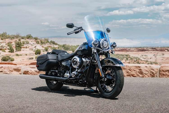 Mỗi chiếc xe sẽ có hình ảnh chim đại bàng trên bình xăng, huy hiệu số 1 trên bình xăng, các chi tiết trang trí trên nắp động cơ và bảng điều khiển Liberty Edition.