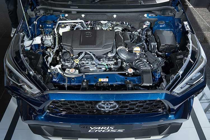 Tại Thái Lan, Yaris Cross 2026 được phân phối với 4 phiên bản gồm HEV Smart, HEV Premium, HEV Premium Luxury và bản đặc biệt HEV NIGHTSHADE. Giá bán dao động từ 809.000 - 929.000 baht (tương đương khoảng 677 - 778 triệu đồng).