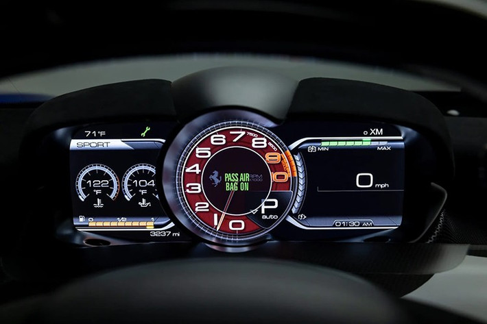 Các dịch vụ gần đây bao gồm: thay dầu mới, xả dầu phanh, thay bình điện... Tình trạng tuyệt vời, lịch sử bảo dưỡng rõ ràng, cùng tông màu đặc biệt là điều khiến các nhà sưu tầm yêu thích.