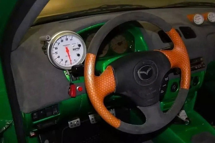 Với tên gọi chính thức là Ballistic Unlimited MazdaSpeed TranSport, nó được chế tạo để trưng bày tại triển lãm SEMA 2005 ở Las Vegas. Hai thập kỷ sau, nó lại xuất hiện trở lại trên mạng để tìm kiếm chủ sở hữu mới. Pro Design HotRods đã đảm nhiệm việc độ xe, biến chiếc wagon năm cửa thành xe bán tải hai cửa có thùng xe.